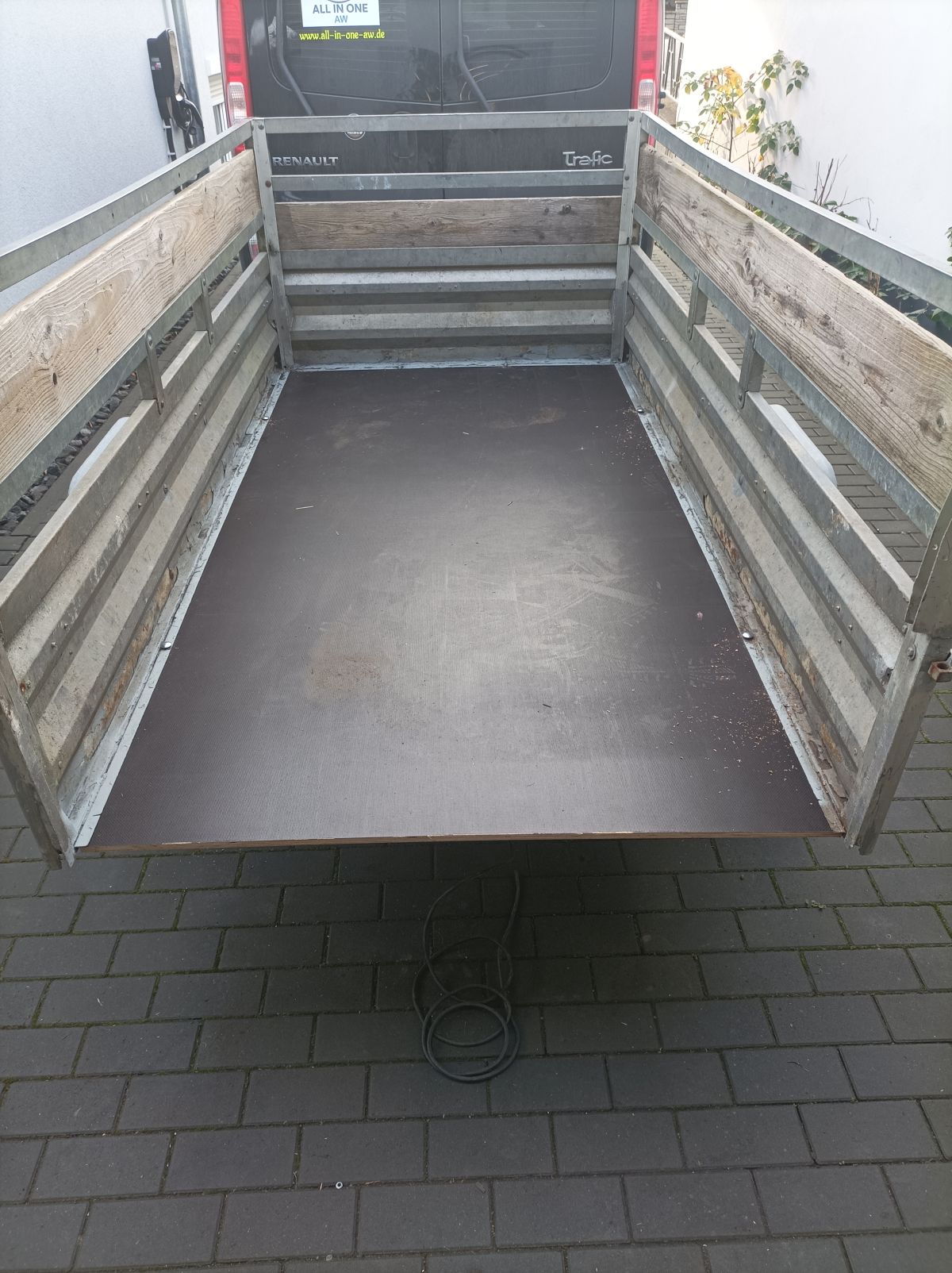 Fertige beschichtete Anhängerfläche
